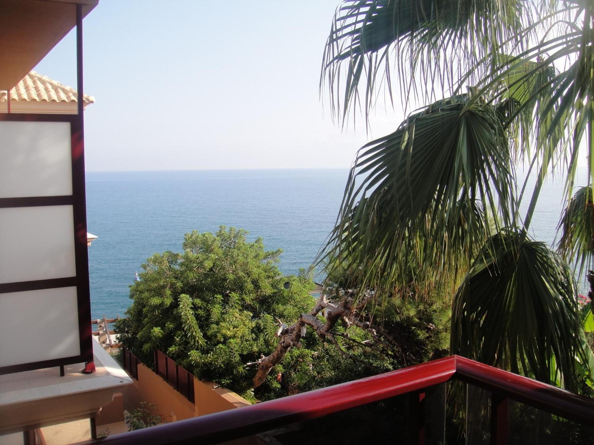 Aparthotel El Faro 3*